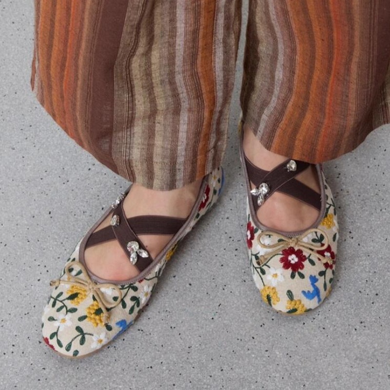 Embroidery Flower Ballet Flats - Embroidery Yes recensie en prijs
