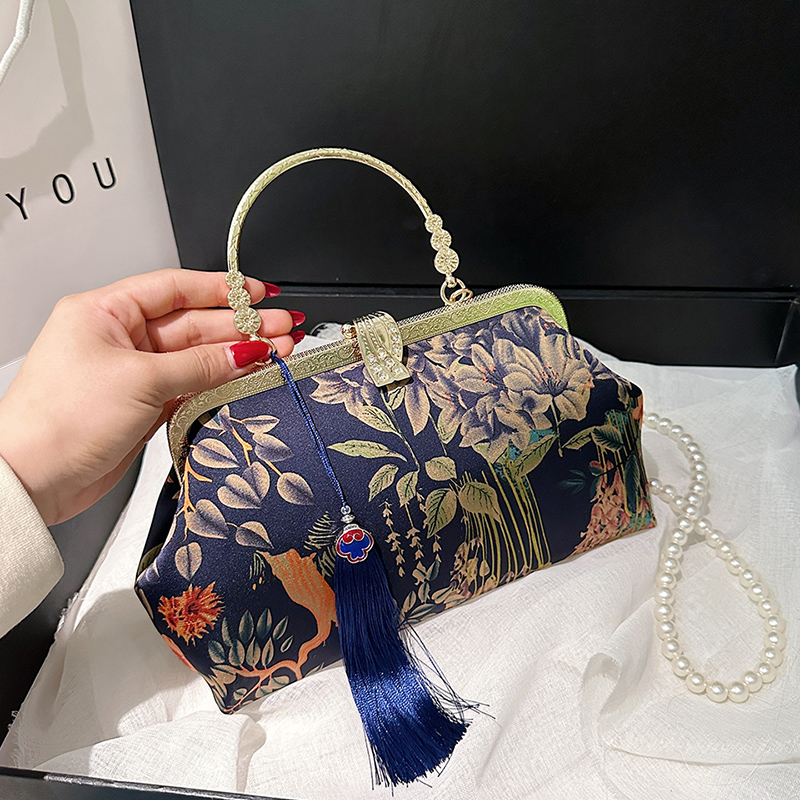 Stylish Embroidered Shoulder B - Embroidery Ideas For Bags recensie en prijs