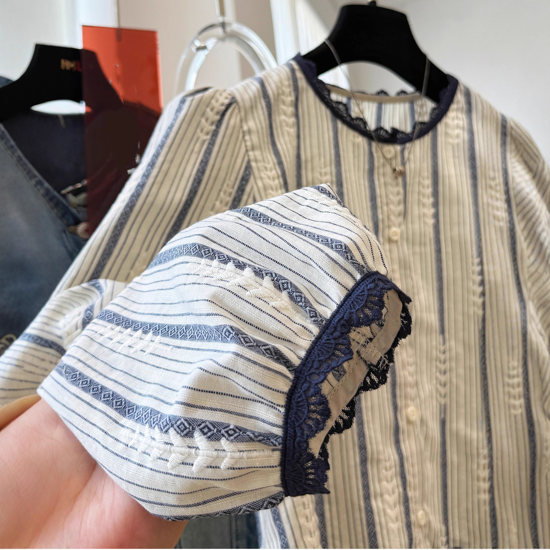 Women's Striped Lace Trim Blou - Embroidery Origin recensie en prijs