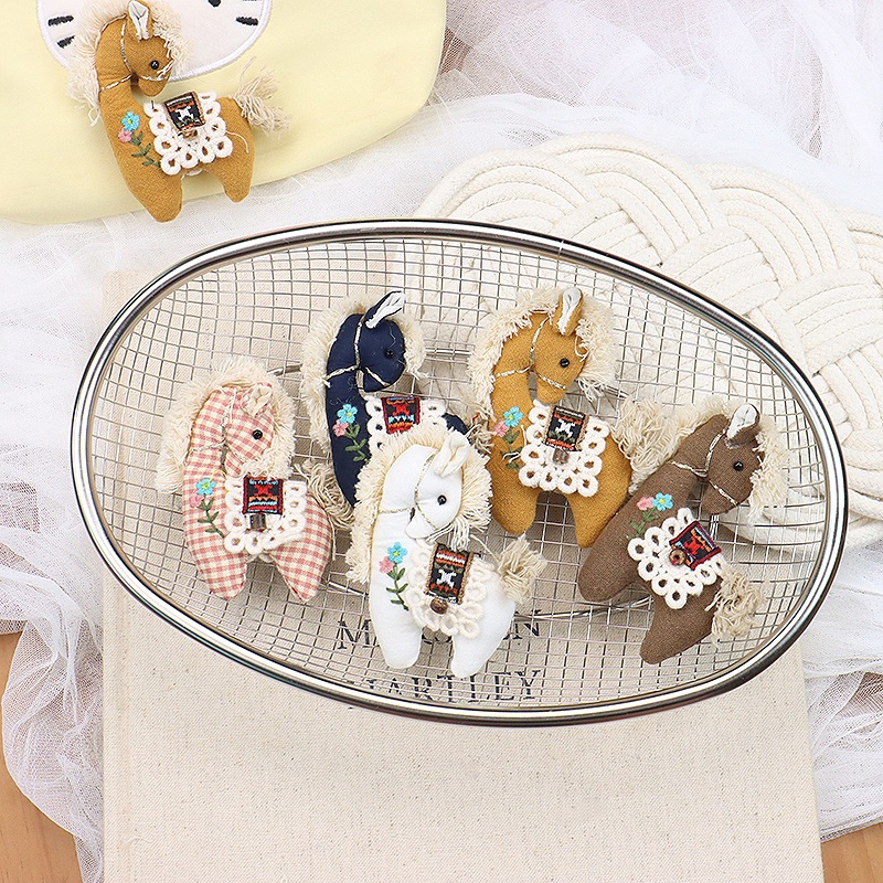 Cute Plaid Pony Brooch Handmad - Embroidery Horse recensie en prijs
