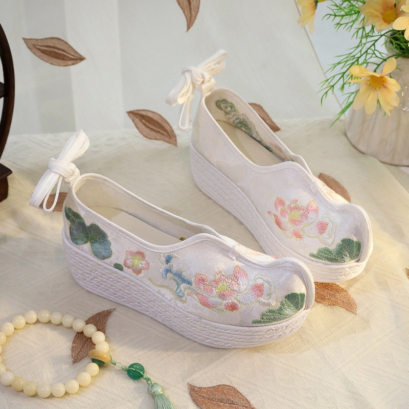 2026 Women's White Lotus Embro - Embroidery Yes recensie en prijs