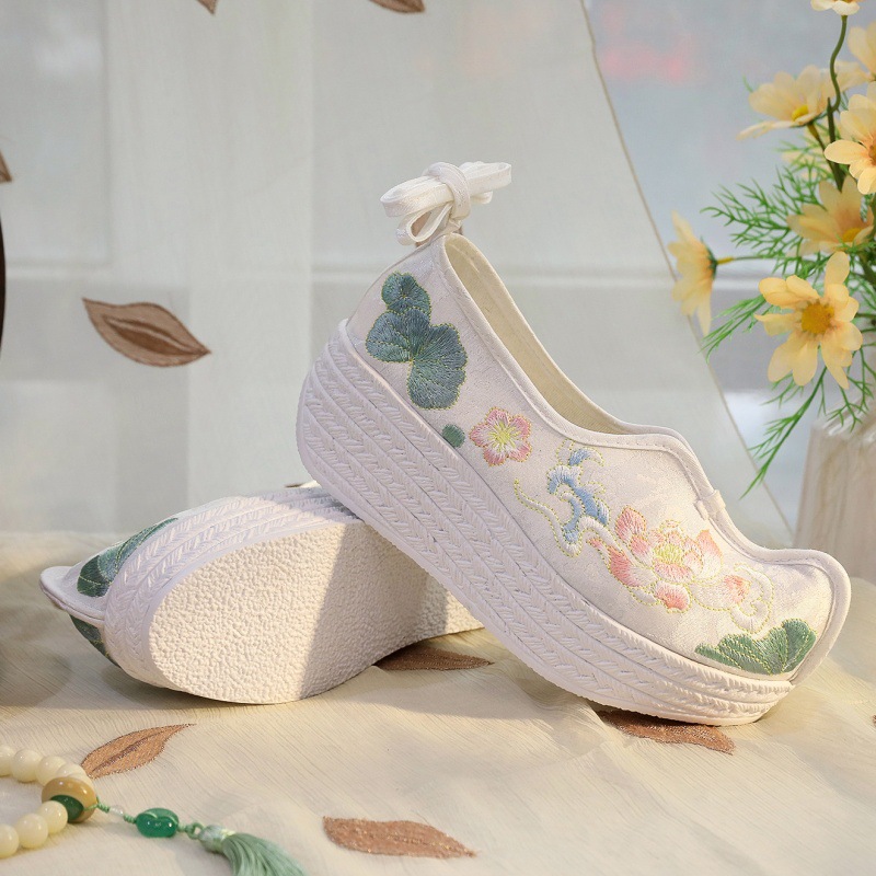 2026 Women's White Lotus Embro - Embroidery Yes recensie en prijs