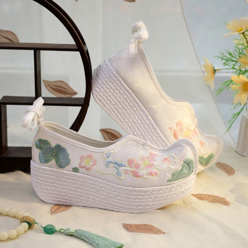 2026 Women's White Lotus Embro - Embroidery Yes recensie en prijs