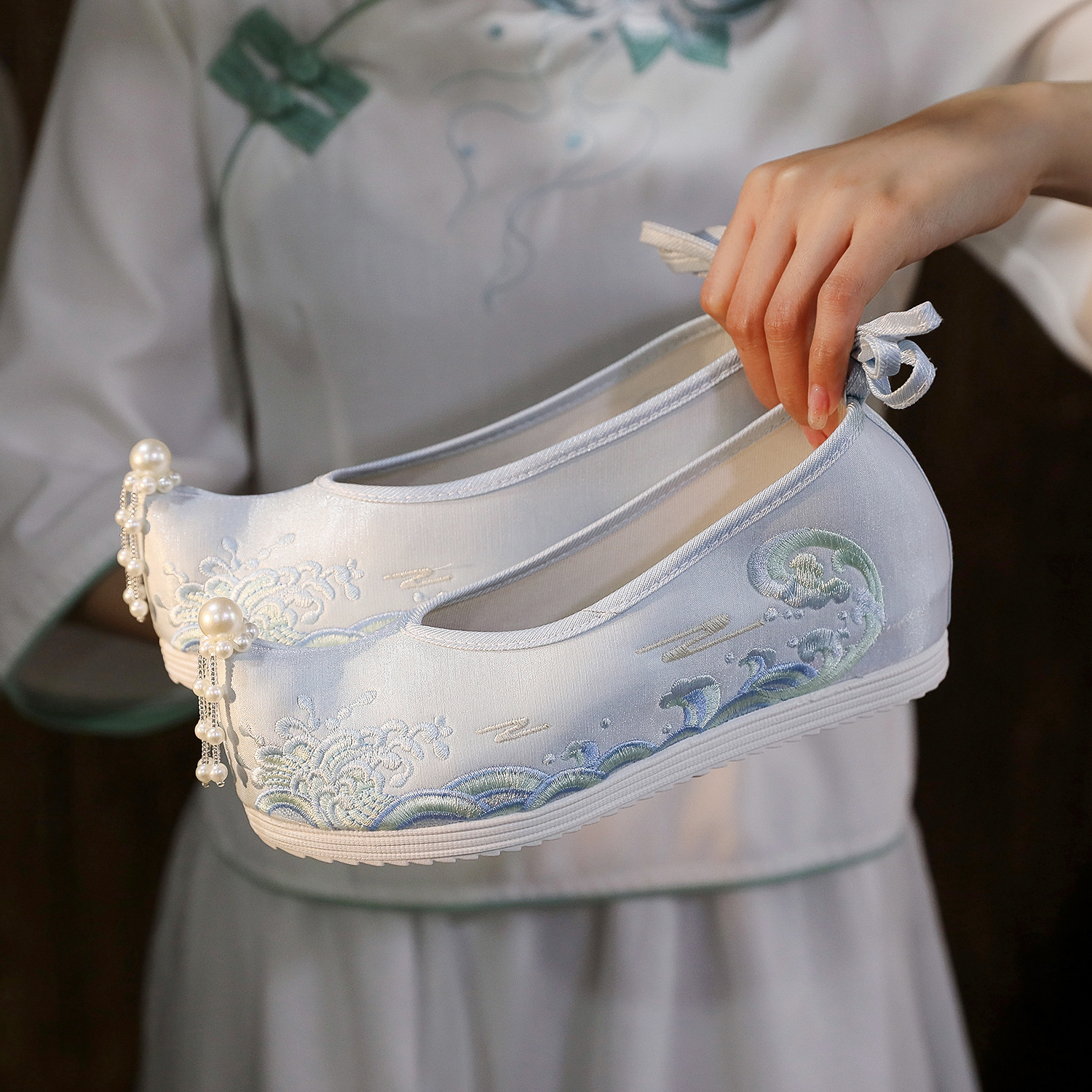 Waves Hanfu Shoes Female Embro - Embroidery Yes recensie en prijs
