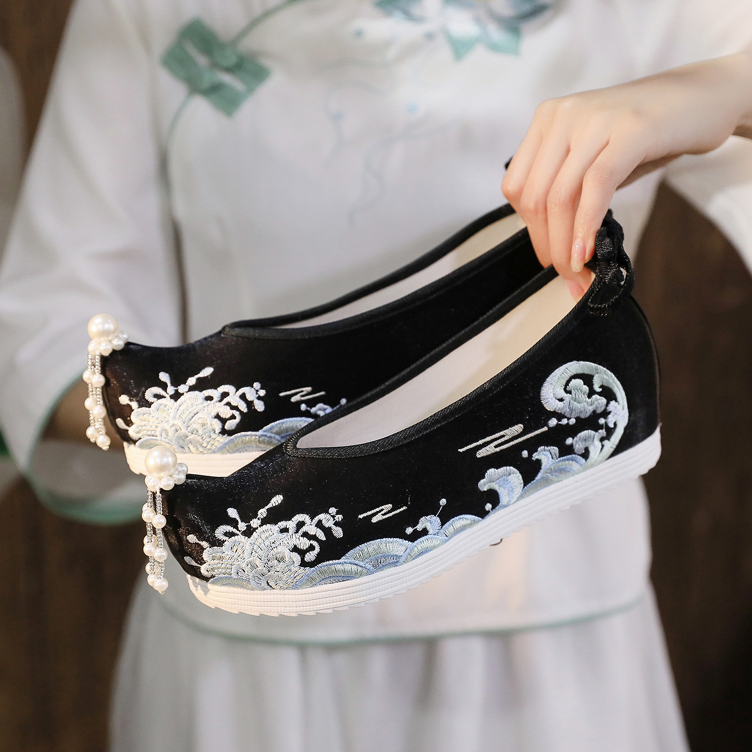 Waves Hanfu Shoes Female Embro - Embroidery Yes recensie en prijs