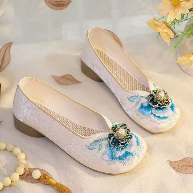 Woman Low Heel Embroidered Clo - Embroidery Cloth recensie en prijs
